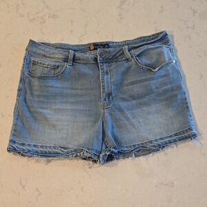 Indigo Poppy Women Light Wash Raw Hem Denim Shorts Blue Size 14 M52-5107AAM